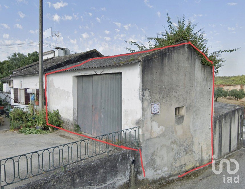 House/villa T0 in Alcanede of 35 m²