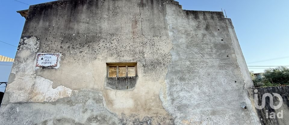 House/villa T0 in Alcanede of 35 m²