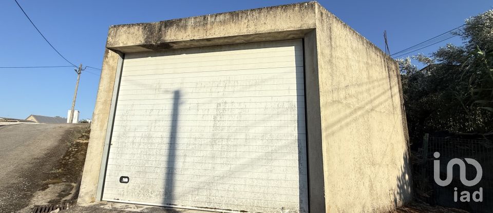 House/villa T0 in Alcanede of 35 m²