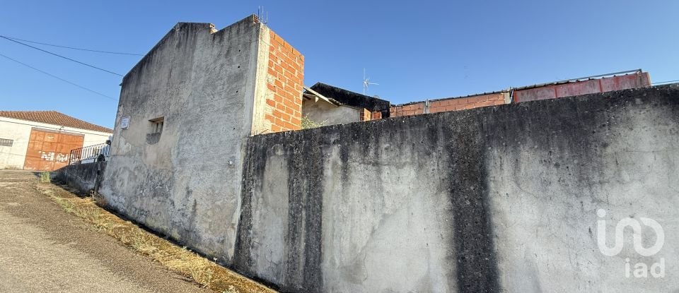 House/villa T0 in Alcanede of 35 m²