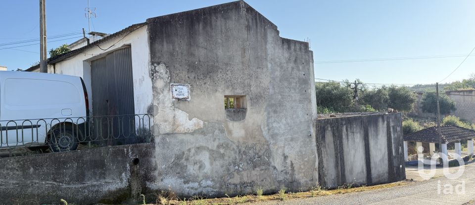 House/villa T0 in Alcanede of 35 m²