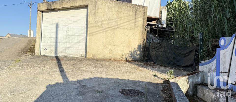 House/villa T0 in Alcanede of 35 m²