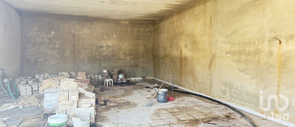 House/villa T0 in Alcanede of 35 m²