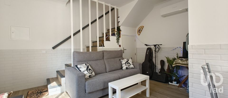 Maison de village T2 à Bensafrim e Barão de São João de 60 m²