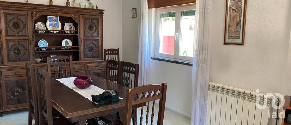 House T4 in Caranguejeira of 309 m²