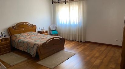 House T4 in Caranguejeira of 309 m²