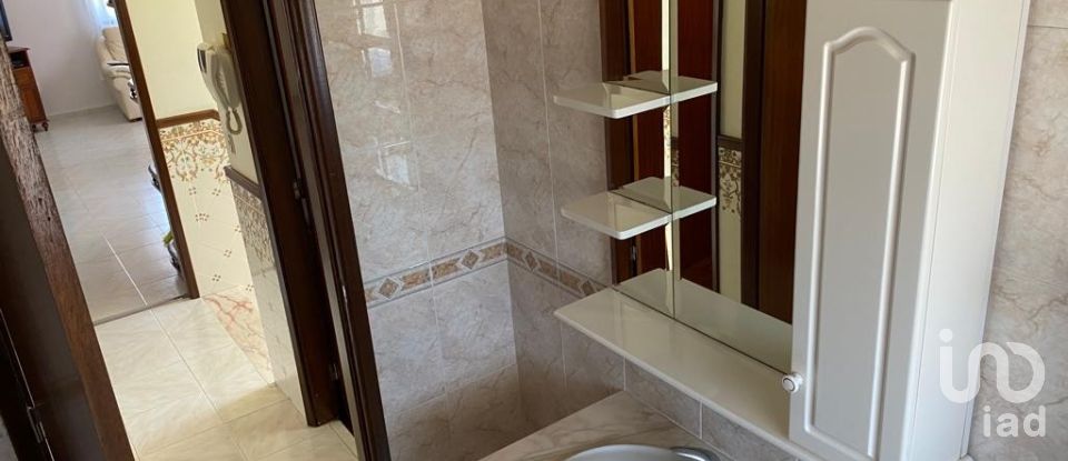 House T4 in Caranguejeira of 309 m²