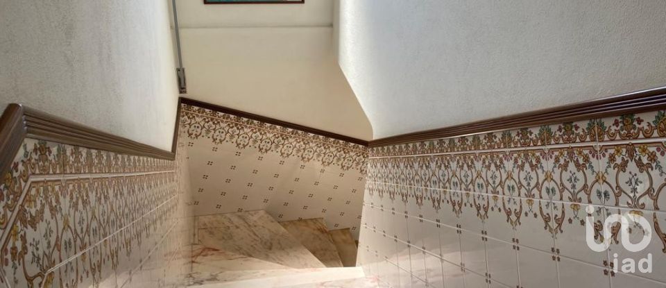 House T4 in Caranguejeira of 309 m²