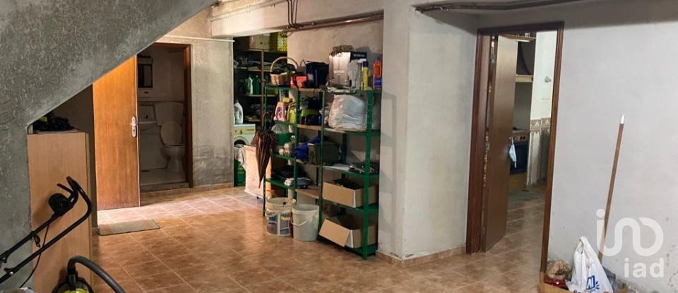 House T4 in Caranguejeira of 309 m²