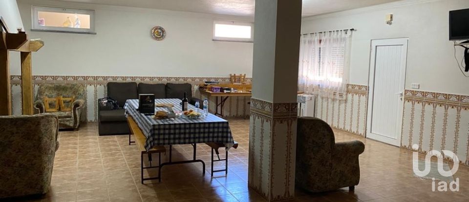 House T4 in Caranguejeira of 309 m²