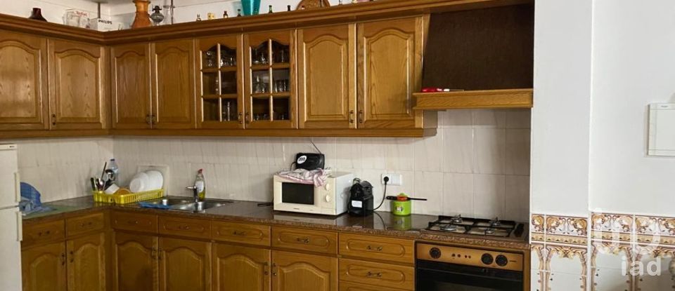 House T4 in Caranguejeira of 309 m²