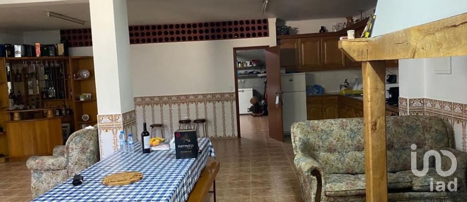 House T4 in Caranguejeira of 309 m²