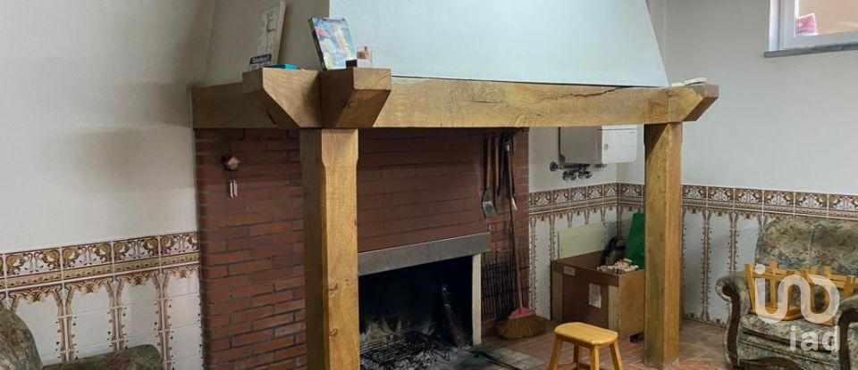 House T4 in Caranguejeira of 309 m²