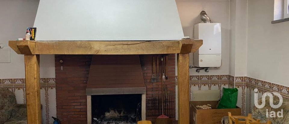 House T4 in Caranguejeira of 309 m²