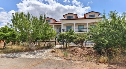 Bâtiment à Espariz e Sinde de 799 m²