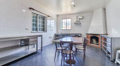 Bâtiment à Espariz e Sinde de 799 m²