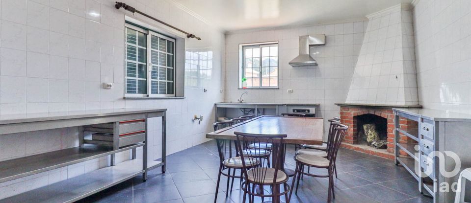 Bâtiment à Espariz e Sinde de 799 m²