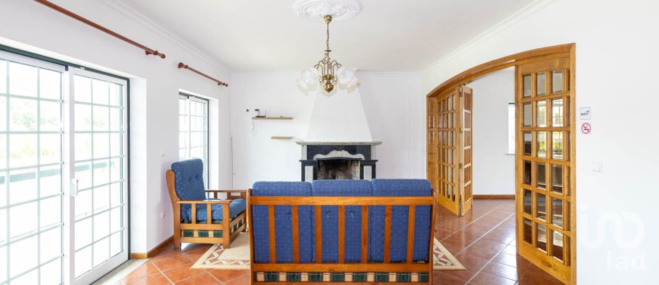 Bâtiment à Espariz e Sinde de 799 m²