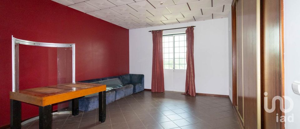 Bâtiment à Espariz e Sinde de 799 m²