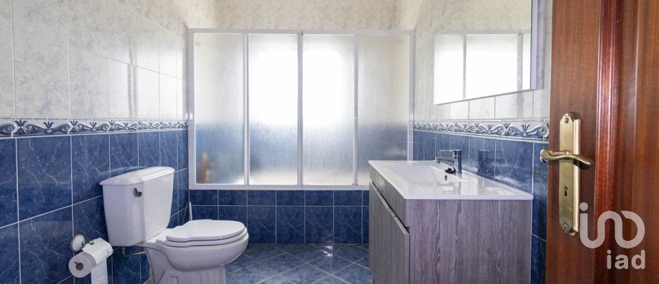 Bâtiment à Espariz e Sinde de 799 m²