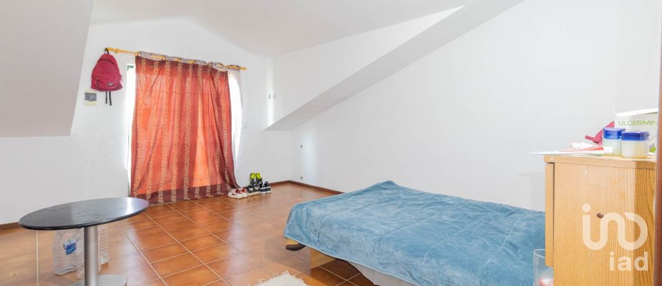 Bâtiment à Espariz e Sinde de 799 m²