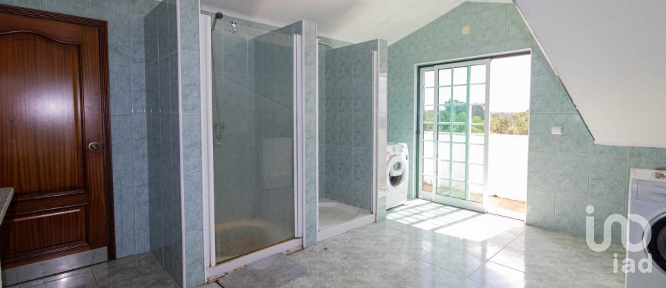 Bâtiment à Espariz e Sinde de 799 m²