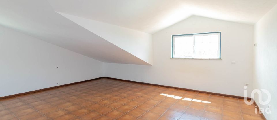 Bâtiment à Espariz e Sinde de 799 m²