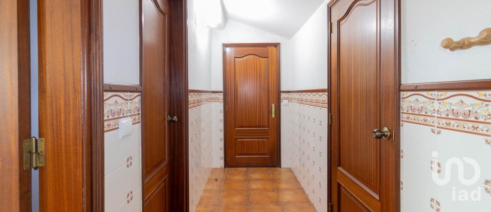 Bâtiment à Espariz e Sinde de 799 m²