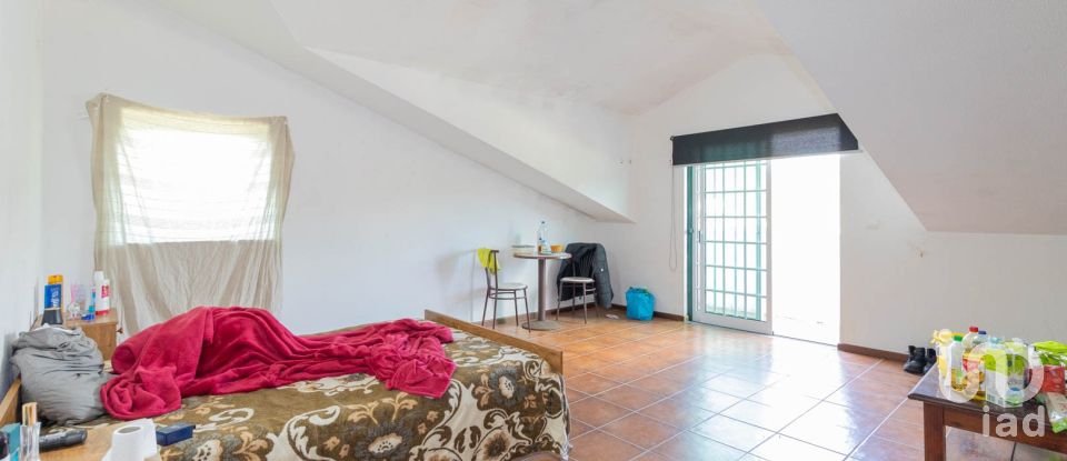 Bâtiment à Espariz e Sinde de 799 m²