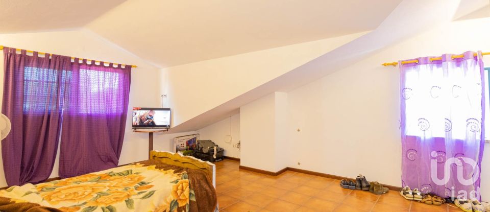 Bâtiment à Espariz e Sinde de 799 m²