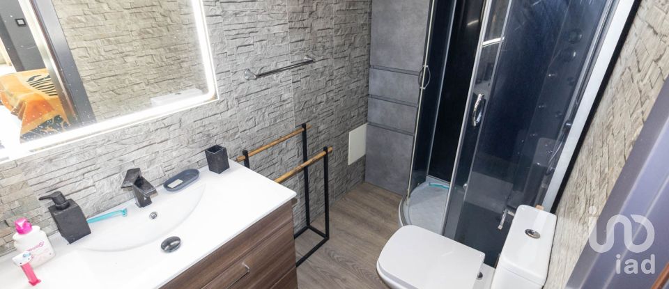 Bâtiment à Espariz e Sinde de 799 m²