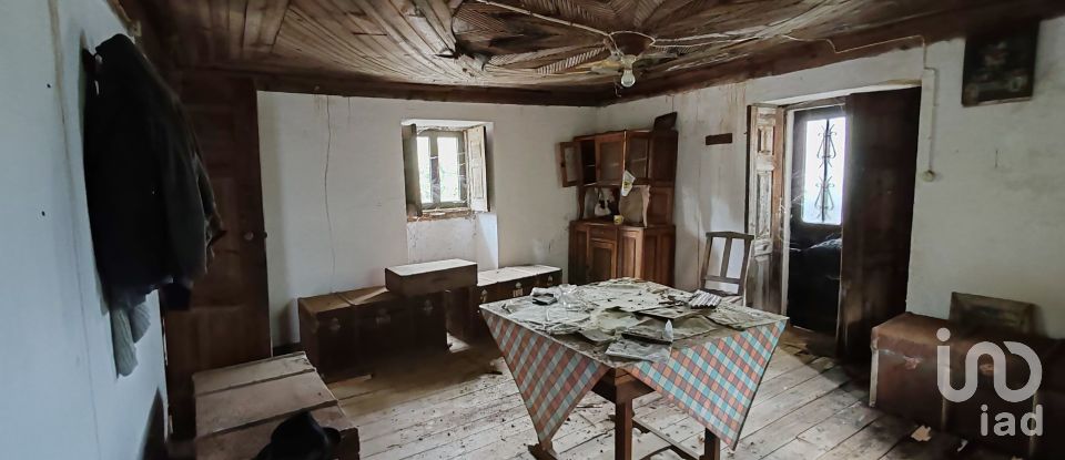 Maison T2 à Troviscal de 202 m²