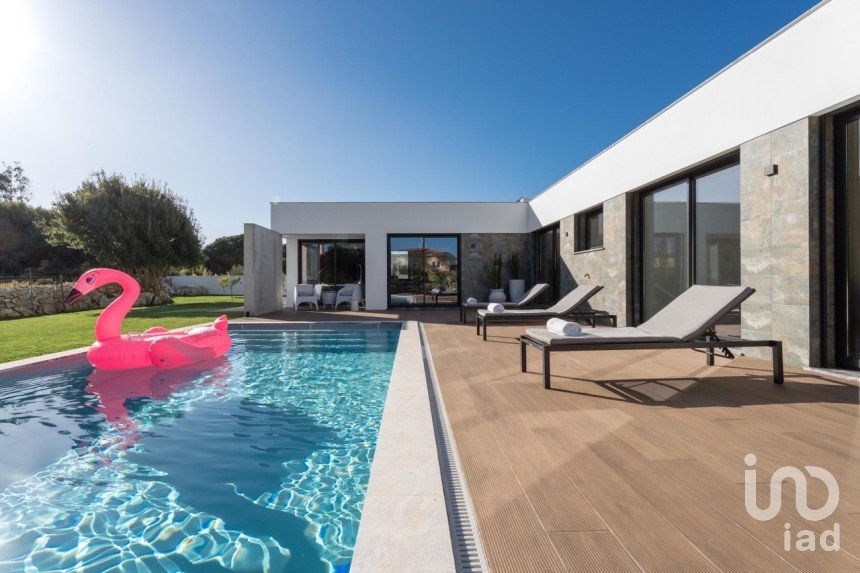 House T4 in Reguengo Grande of 198 m²