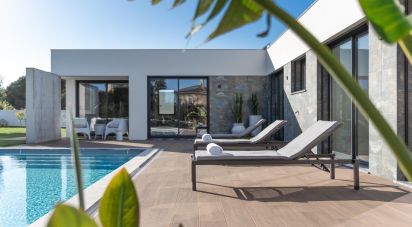 House T4 in Reguengo Grande of 198 m²