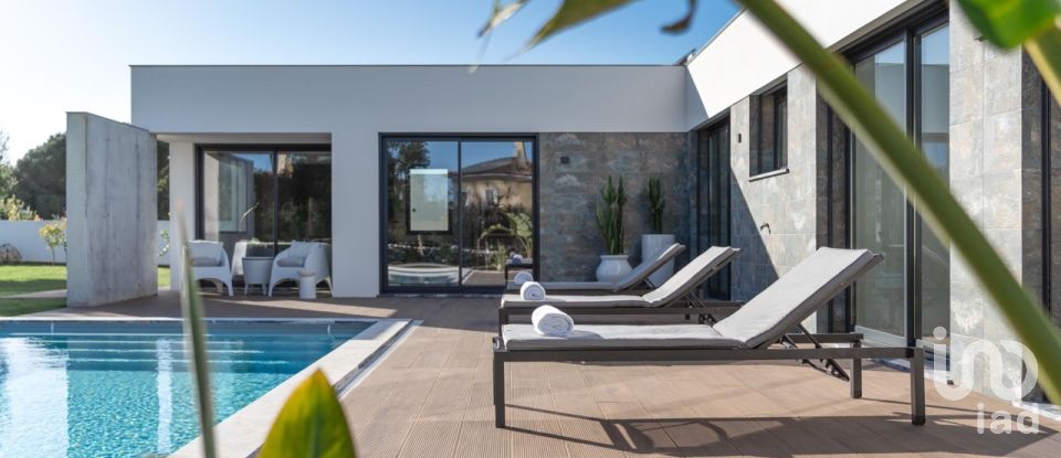 House T4 in Reguengo Grande of 198 m²