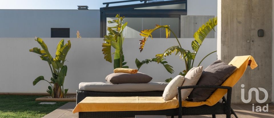 House T4 in Reguengo Grande of 198 m²