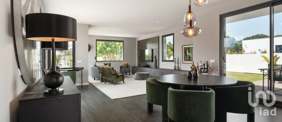 House T4 in Reguengo Grande of 198 m²