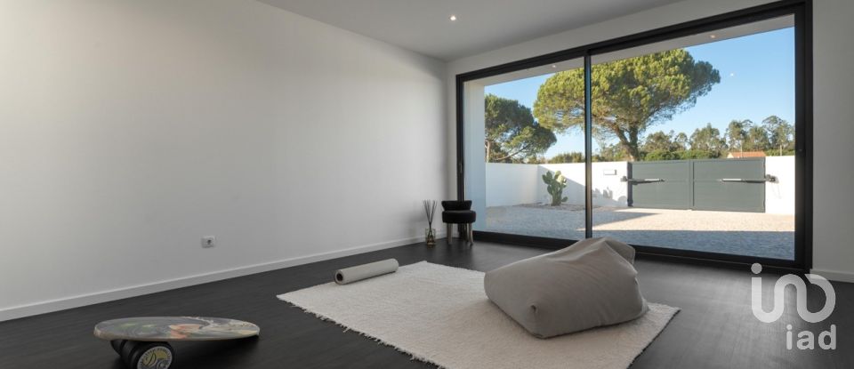 House T4 in Reguengo Grande of 198 m²