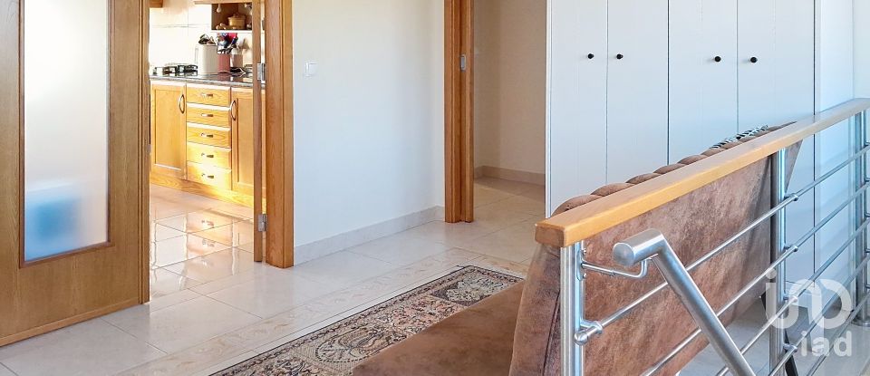 Maison T4 à Évora de Alcobaça de 175 m²