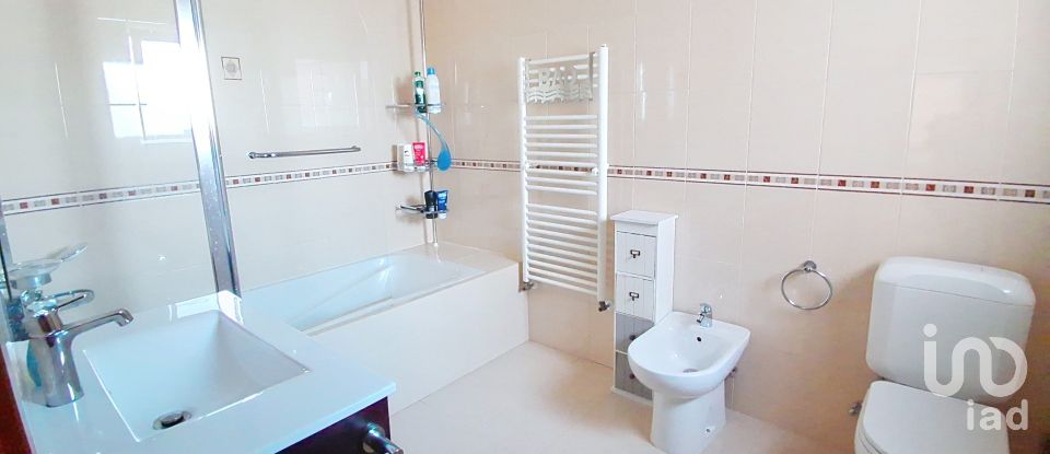 Maison T4 à Évora de Alcobaça de 175 m²