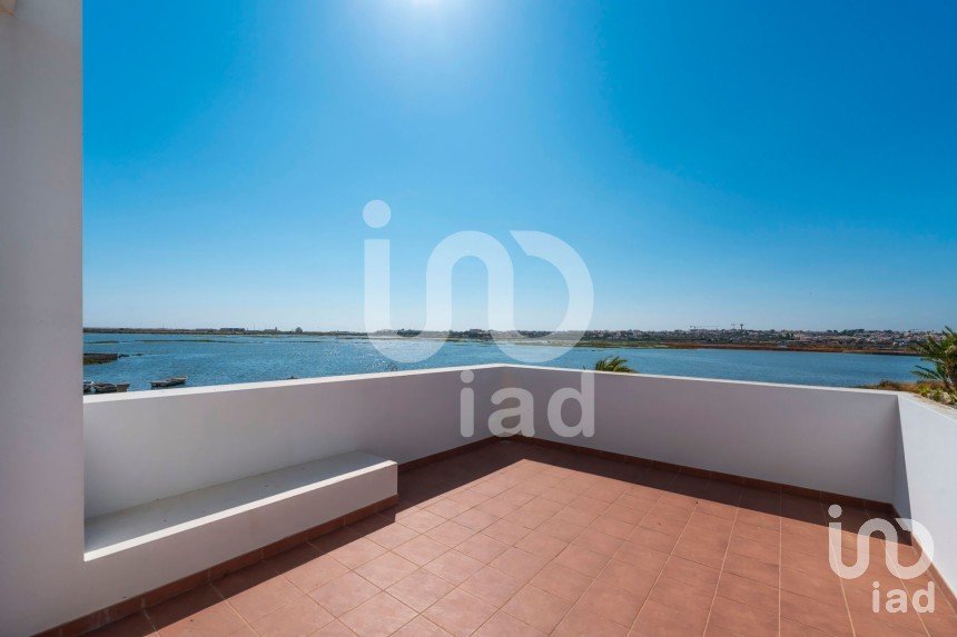 House T2 in Faro (Sé e São Pedro) of 92 m²