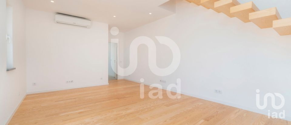 House T2 in Faro (Sé e São Pedro) of 92 m²