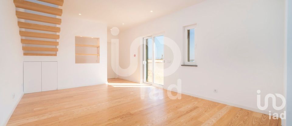 House T2 in Faro (Sé e São Pedro) of 92 m²