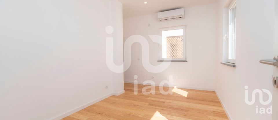 House T2 in Faro (Sé e São Pedro) of 92 m²