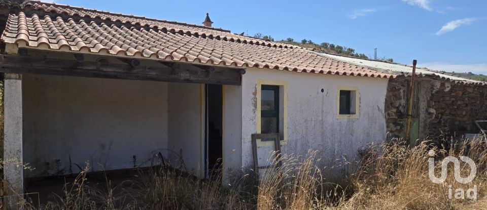 House T2 in Ameixial of 125 m²