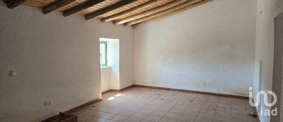 House T2 in Ameixial of 125 m²