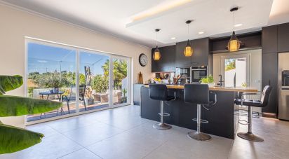 House T5 in Bárrio of 387 m²