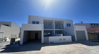 House T4 in Lourinhã e Atalaia of 140 m²