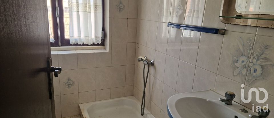 House T3 in Lamas e Cercal of 175 m²