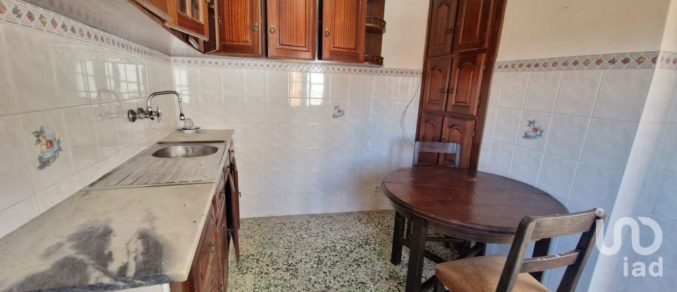 House T3 in Lamas e Cercal of 175 m²